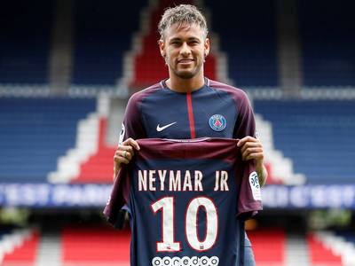 中足联官方：球员收取合同外超1万元的现金或物品，需事先申报