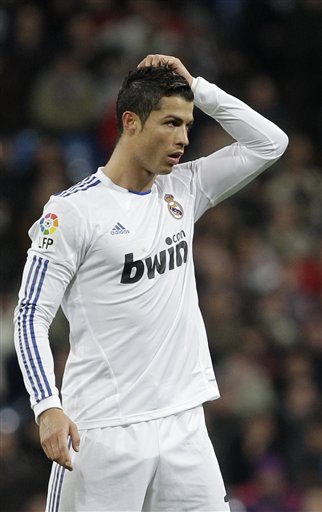 记者：当初是佩普要国足跟越南打对攻，还开小会不让陈洋参加